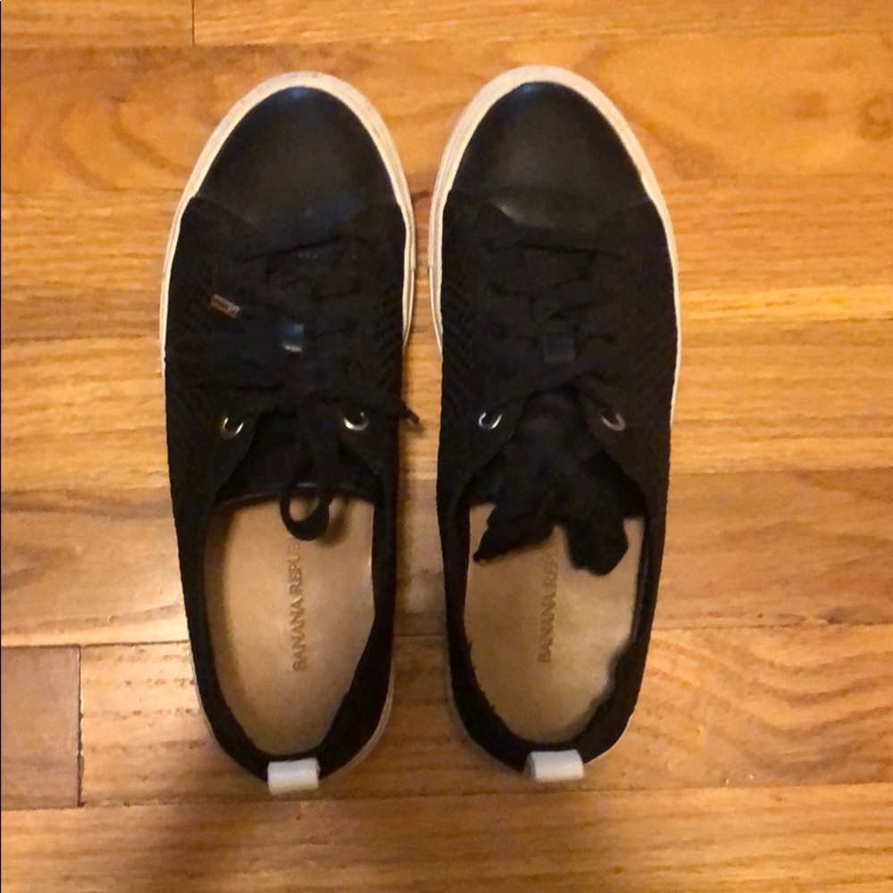 Banana Republic Essential Black Leather Sneakers